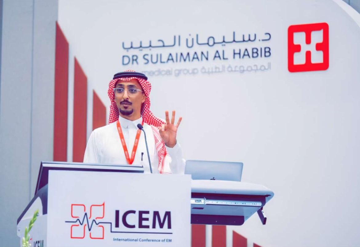 alshareef_abdul's tweet photo. في كل محفل طبي وخصوصاً بطب الطوارئ 
يسطع نوره ويزيده تألقاً ولمعاناً ✨
@Abdu_alsayed1 ♥️✨ https://t.co/XWjIy9GtN0