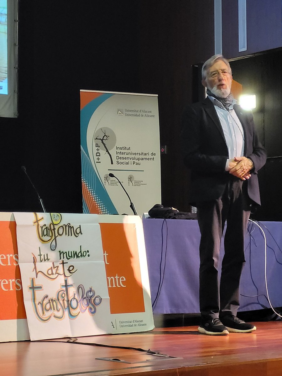 SeguirPensando's tweet photo. Fidel Delgado, se hace presente en las #VJornadasSanRafael "Acompañar al final de la vida" nos habla de los tránsitos en la vida. https://t.co/PQzH1uYCdx