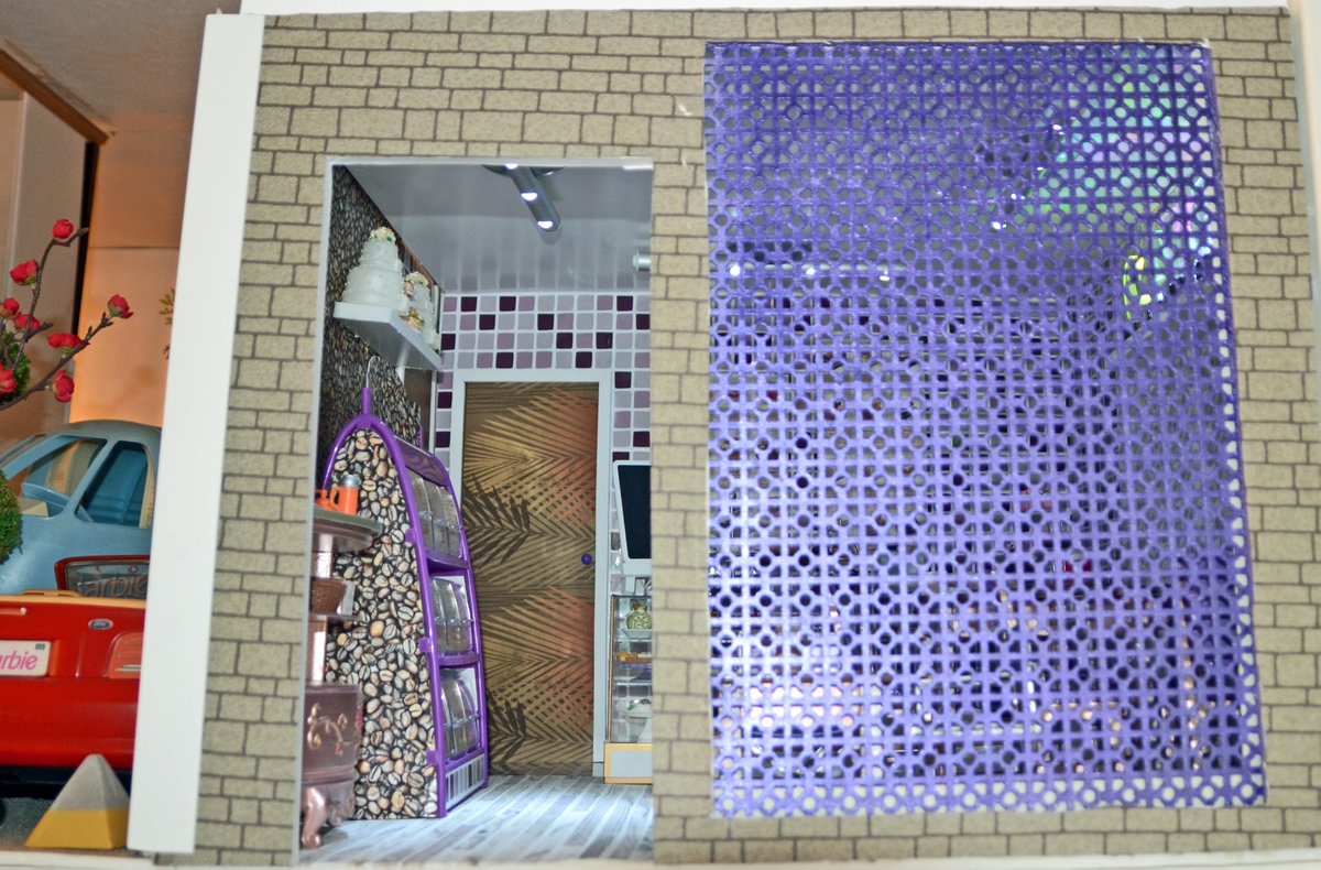 Suwi9595's tweet photo. My Purple Cafe diorama https://t.co/RzO9cEePEz