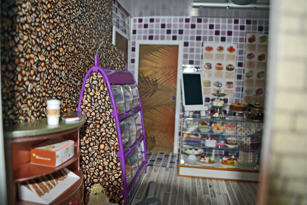 Suwi9595's tweet photo. My Purple Cafe diorama https://t.co/RzO9cEePEz