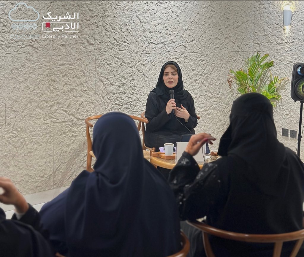 ثم تطرقت الكاتبة <a href="/writerzainab000/">د.زينب الخضيري</a> إلى صورة المثقف في الرواية العربية

وبعدها تحدثت عن أبرز الظواهر التي عالجتها الرواية العربية المعاصرة والتي كان لها ارتباط كبير بشخصية المثقف