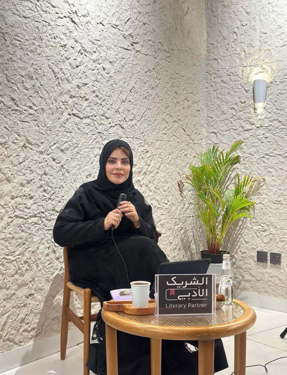 fogcoffeesa's tweet photo. ثم تطرقت الكاتبة @writerzainab000 إلى صورة المثقف في الرواية العربية

وبعدها تحدثت عن أبرز الظواهر التي عالجتها الرواية العربية المعاصرة والتي كان لها ارتباط كبير بشخصية المثقف https://t.co/tnhKutxbvS