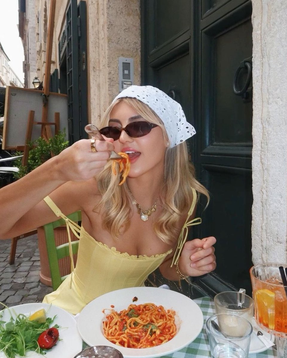 Diorgirlx's tweet photo. vacation in italy 🇮🇹 🥂 https://t.co/we0mjLKDGj