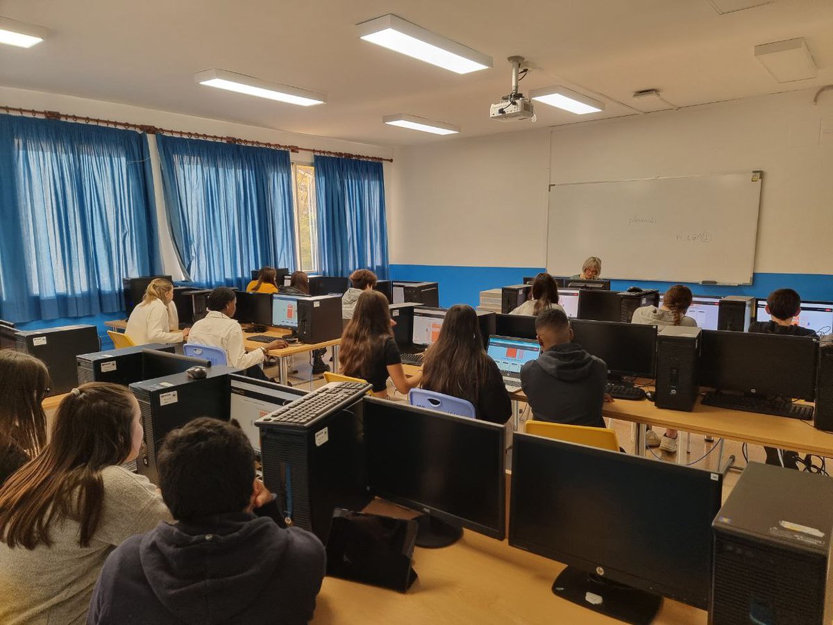 <a href="/Plaiaundi_LHII/">CIFP Plaiaundi LHII</a>|ko Arretako ikasleak 'Hezkuntza Zaintza eta Adimen Kolektiboko Proiektuan' parte hartzen ari dira, <a href="/unizar/">Universidad Zaragoza</a>|ek bultzatutako ekimenean. Proiektu honek elkarlaneko ikaskuntza eta gaitasun digitalen garapena sustatzen ditu. Etorkizuneko hezkuntzarako urrats handia!