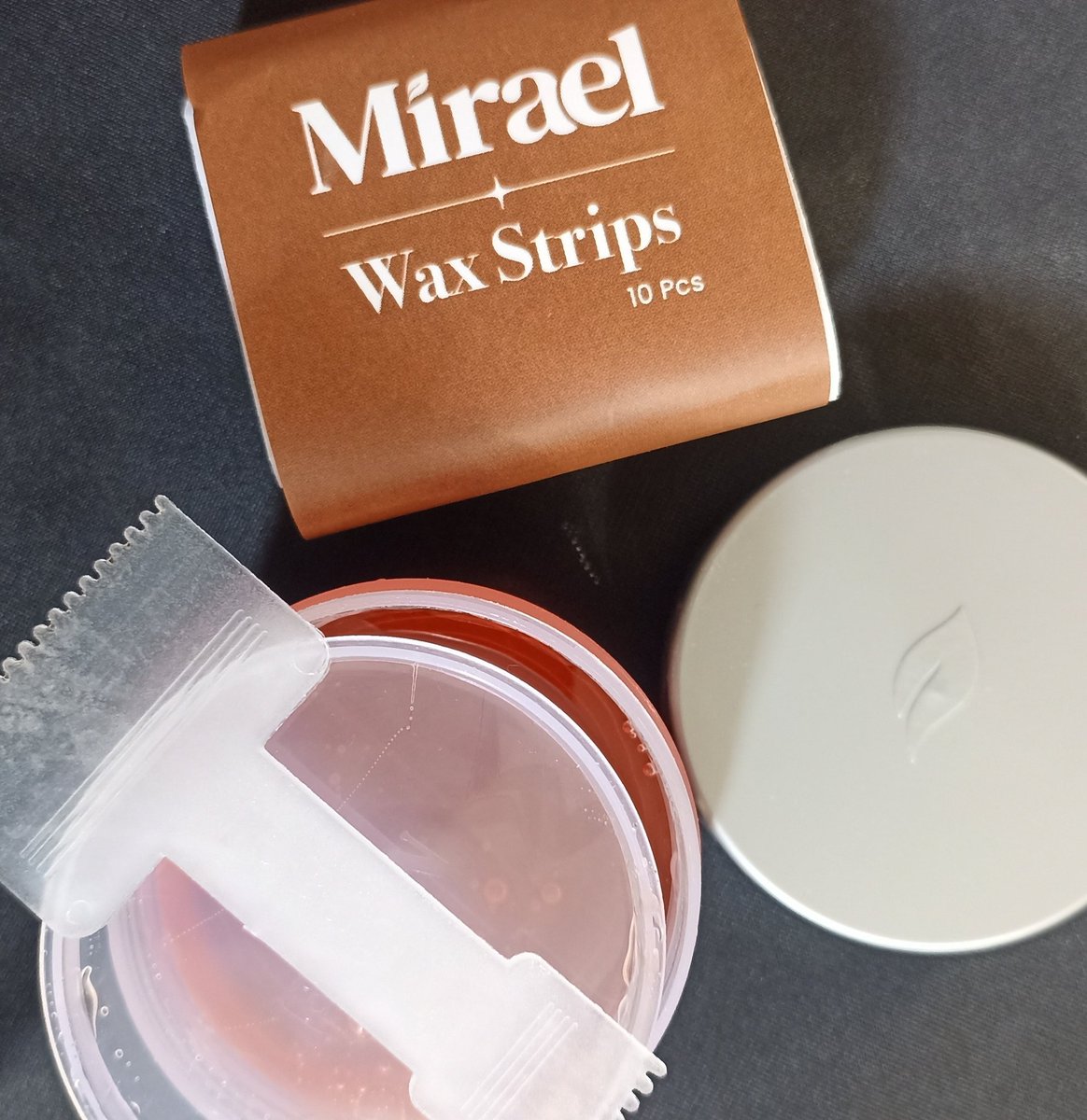 onlyhanaa_'s tweet photo. cobain deh waxing dari miraell!! 
sekarang udah ada travel kit nyaa loh, buat para pemula yang masih maju mundur buat cobain waxing bisa beli travel kitnya dulu buat rasain kemudahan waxing sendiri pake mirael inii🥹🫰🏻
Setiap pembelian wax nya udah free 10 wax strips✨ https://t.co/CCVxkF4PGC