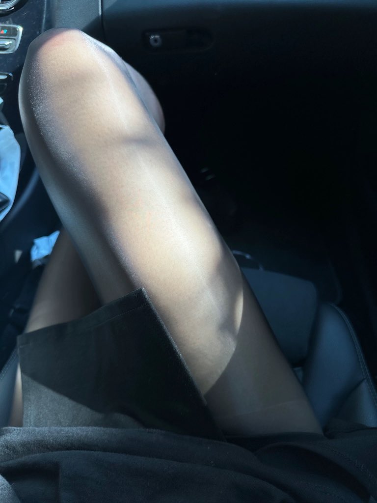 Aisslovess's tweet photo. 丝袜和车
男人双重享受 https://t.co/2xDpiN1AGZ