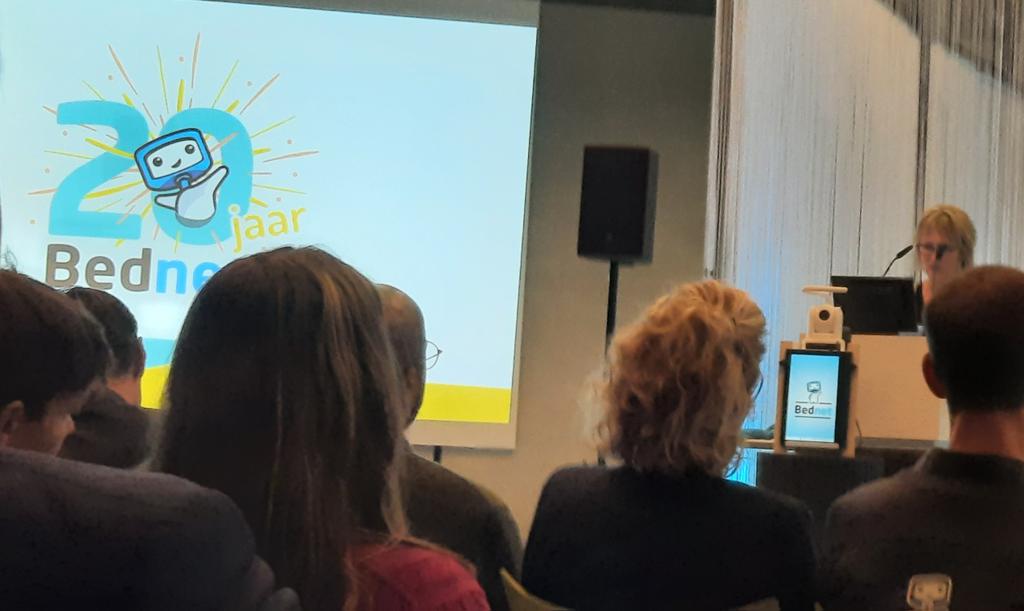 🎉 Bednet bestaat 20 jaar! Al twee decennia zorgt #Bednet ervoor dat langdurig zieke kinderen verbonden blijven met hun klas. Bedankt aan iedereen die dit mogelijk maakt! bednet.be #Bednet20jaar #RechtOpOnderwijs #InclusiefOnderwijs