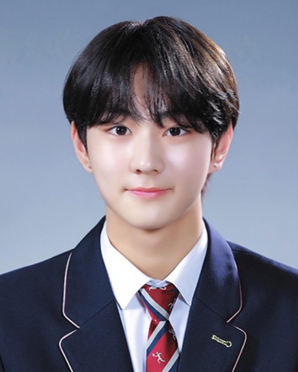 열아홉살 졸업사진이 어케ㅈㄴ기존쎄처럼나올수가있지