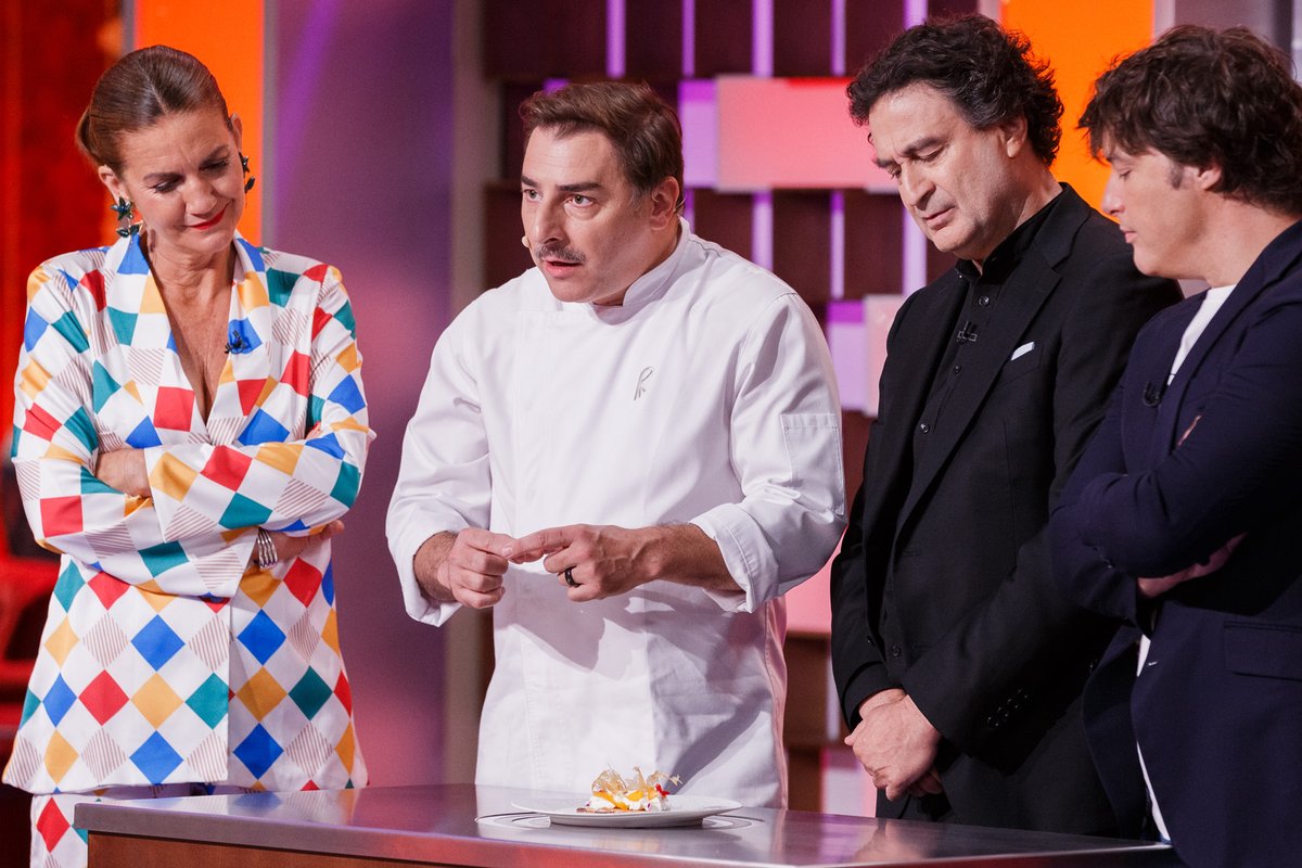 Las personalidades de los aspirantes de ‘MasterChef Celebrity’ salen a la luz. 

Cocinarán para sus amigos, se medirán con los chefs Begoña Rodrigo y Pepe Solla en una colaboración histórica. Y Jordi Roca los animará a inventar un nuevo sabor de helado.

rtve.es/n/16322135
