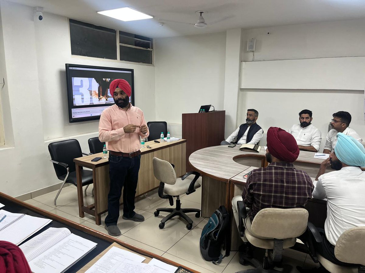 IDCIndia_Chd's tweet photo. 29th October 2024: Lectures were delivered by Sh. Navjot Miglani, Executive Director HR Chandigarh University; Prof. Meenakshi Malhotra Programme Director CASSM-IDC; and, Dr. Chandan Awasthi. https://t.co/WGU3lgBagp