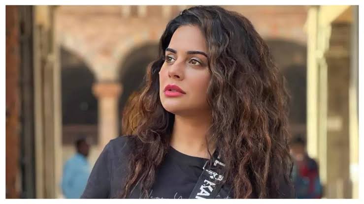 vibesofwords's tweet image. Sara is promoting her role in the big boss which she played in Singham Again. What is promotion tactics. #SaraAfreenKhan #Bigboss18 #SinghamAgainReview #Singham #SinghamAgain #singhamagainwithfamily