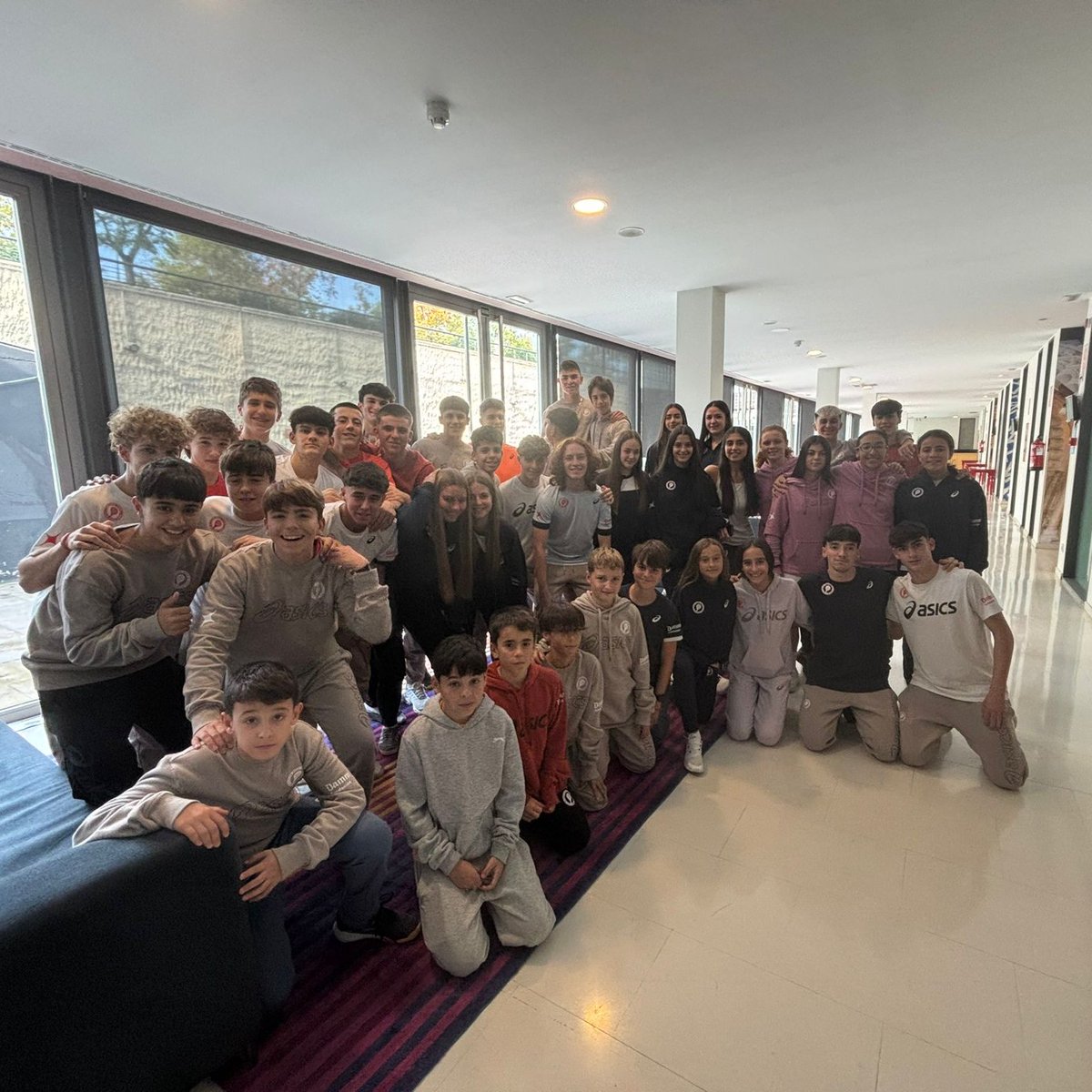 Llegamos a Zaragoza para disputar el CEM por Equipos Infantil y Junior🔛

Nuestr@s 45 jugador@s y 6 técnicos han formado tres equipos junior (dos en 1ª cat. y uno en 2ª) y dos equipos infantiles (ambos en 1ª cat.) que lucharán por el título de Campeones de España🏆

¡A por todas!