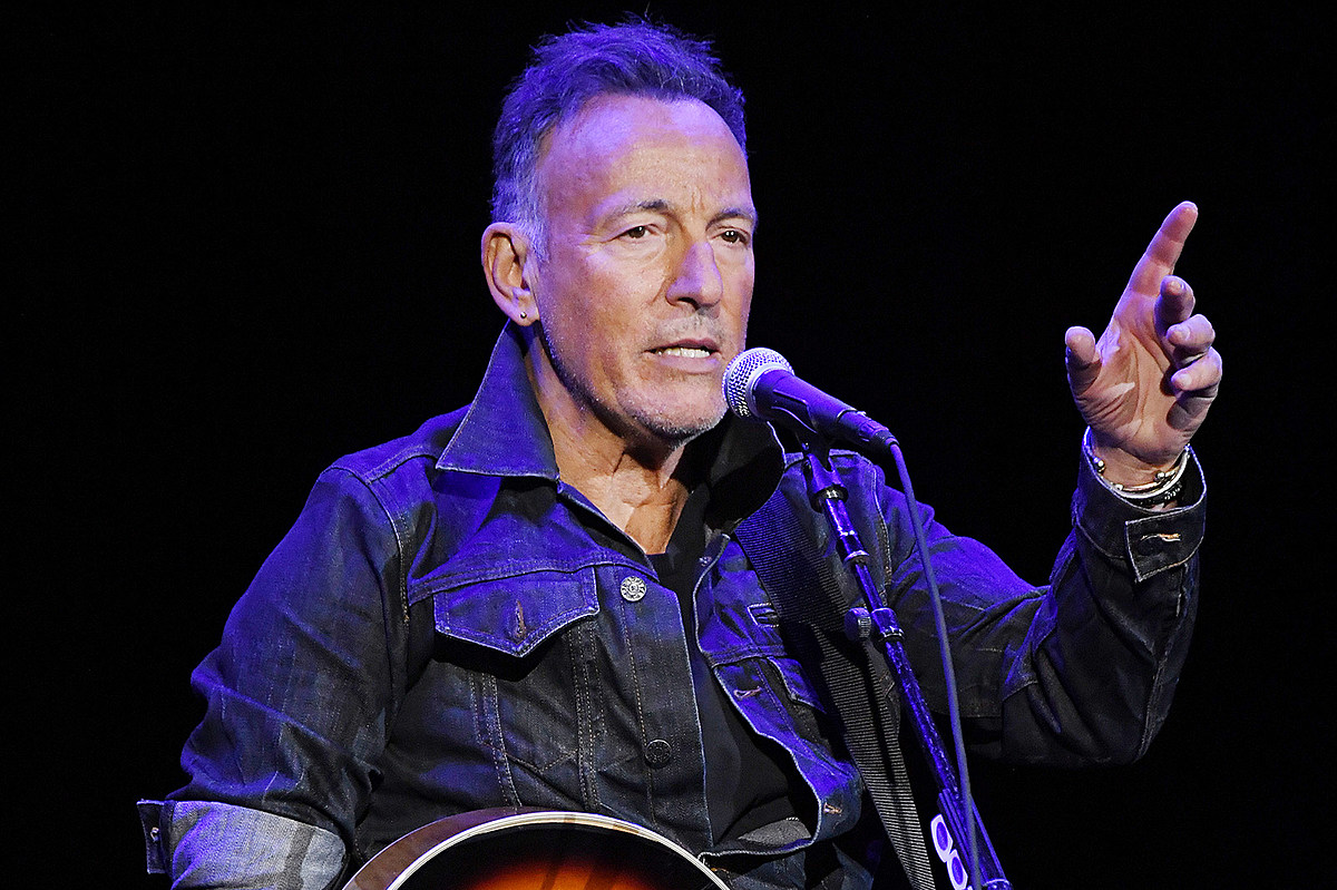 Bruce opens tonight's programme with We Shall Overcome. And we shall. 10pm <a href="/RTElyricfm/">RTÉ lyric fm</a>