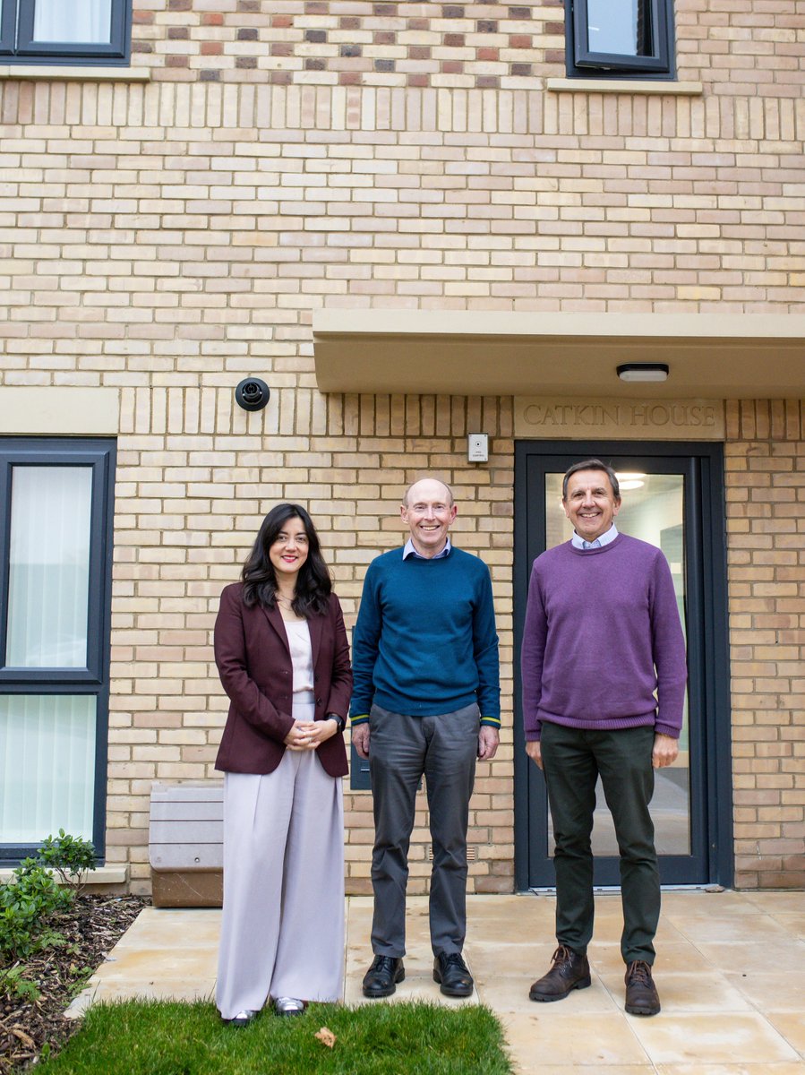 HightownHA's tweet photo. Fantastic to meet @SarahOwen_ who visited our Oakley House development in Luton and spoke with some of our residents, including Shevon who lives in Hightown's 9,000th home! #ukhousing #Luton https://t.co/nFxjv1q3Vl