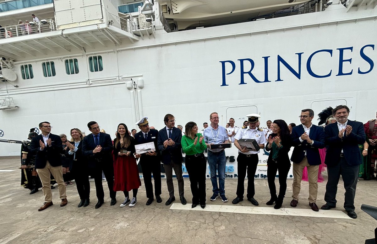 PuertodeCtg's tweet image. Nuevo hito histórico como capital turística con el crucerista número 2,5 millones del siglo XXI.

Un día de doble escala con 4.096 turistas a bordo de #SkyPrincess @PrincessCruises y #SilverDawn @Silversea ,y en una semana donde han atracado 10 🛳️en 2 triples y 2 dobles escalas.
