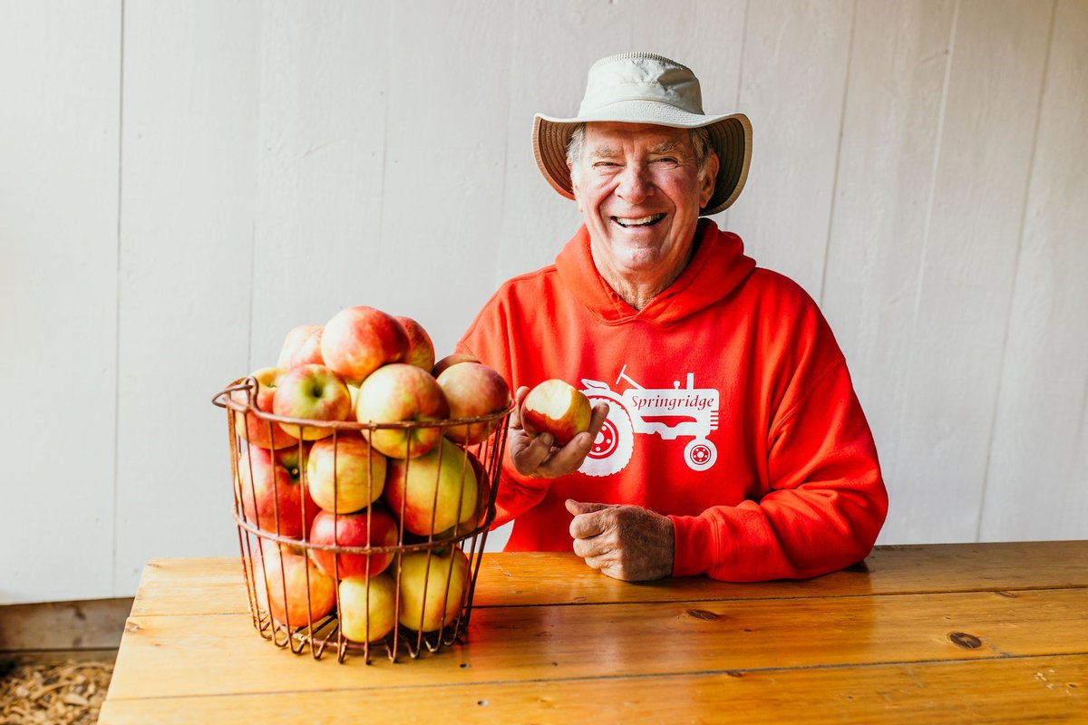 Honeycrisp apples 🍎

It's still apple season here at Springridge - everybody's favourite apples are still making us smile.

Find them, and so much more, here in our beautiful Barn Market today and every day from 9 to 5.