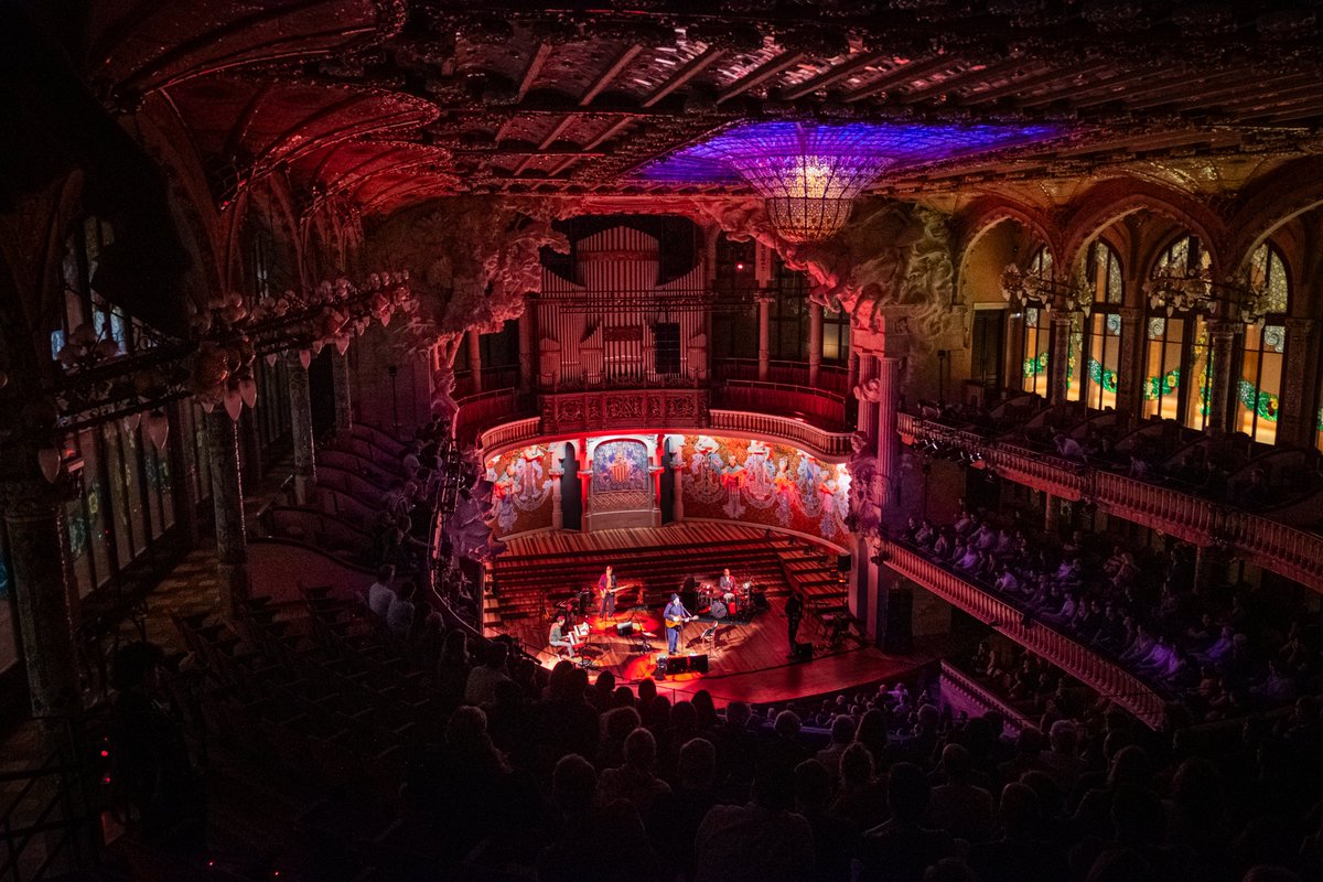 We are finally back on the ground after flying visits and warm nights in Reykjavik, Parma, Athens, Madrid and Barcelona. Also, thanks to everyone who came down to the shows in the UK.

We are all still in good shape, and now 5 nights in beautiful Portugal..

Pic by William Amey