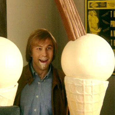 Gary Barlow treating his son to a 99