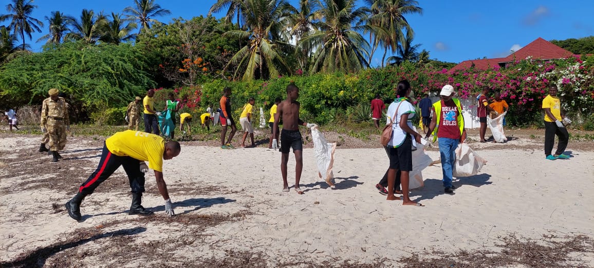 KWSMalindiM's tweet photo. As you visit our marine park, here's a kind reminder to keep our beaches and marine park litter free.
#KenyaParks #TunzaMaliYako #PlasticFreeParks #AdventureAwaits https://t.co/JlNduCv3En