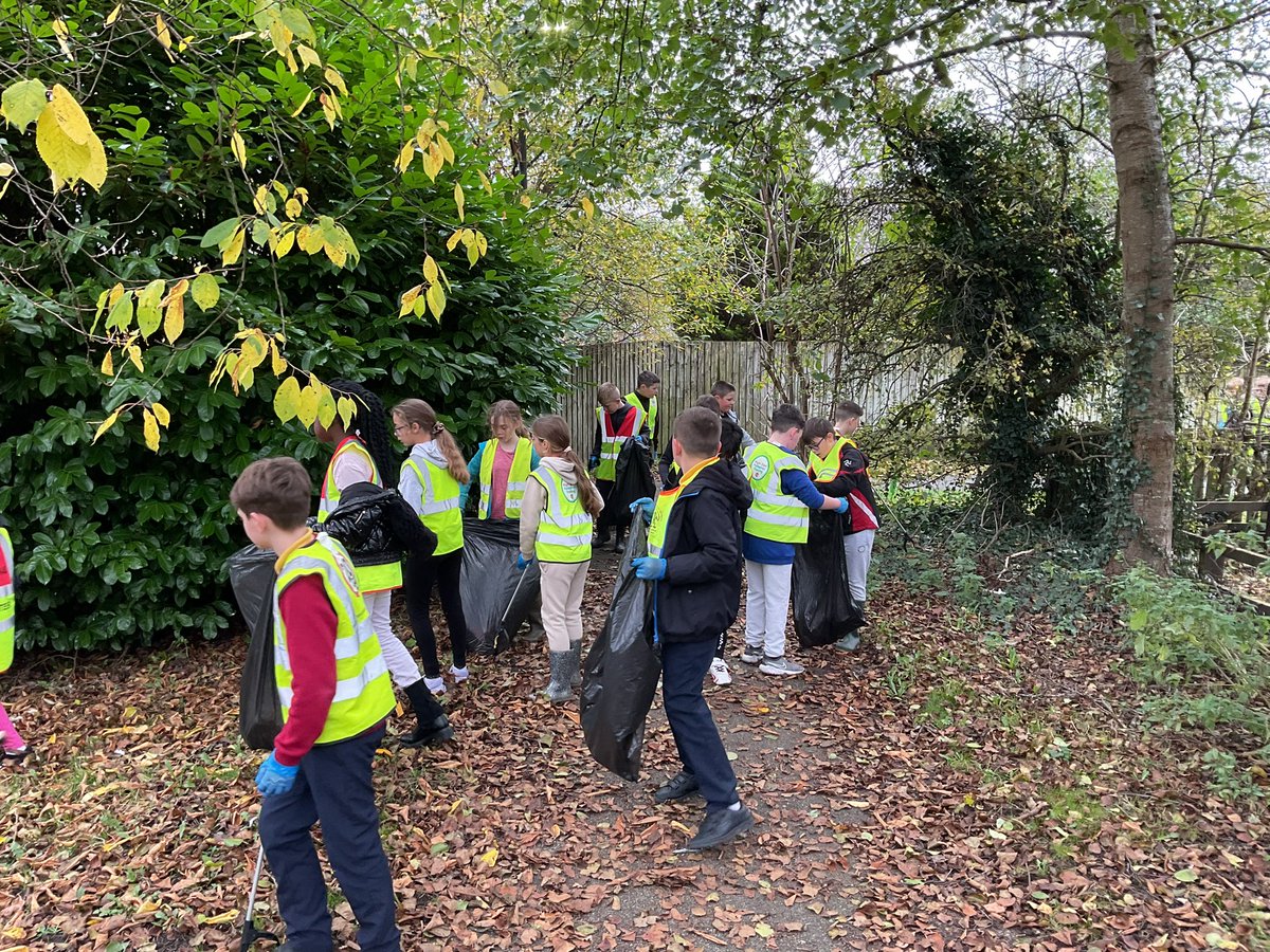 MrCStJames's tweet photo. We have completed our litter pick in the local #Chorley area as part of our #ServiceTeamDay @StJamesChorley @StJamesYear6 #litterhero https://t.co/UIwQp7HLGF