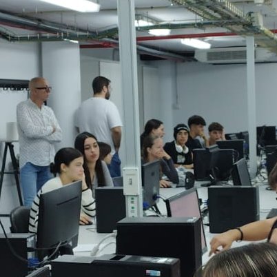 PortUIB's tweet image. Aquesta setmana hem començat les pràctiques al laboratori #DemoTec amb l'objectiu de fomentar l’interès per leses matemàtiques🔢, l'enginyeria🤖🛜💻, i l'edificació🏠📐📏 entre els estudiants d’ESO i 1r de batxillerat
➡️seras.uib.cat/demolab_demote…
#SeràsUIB
