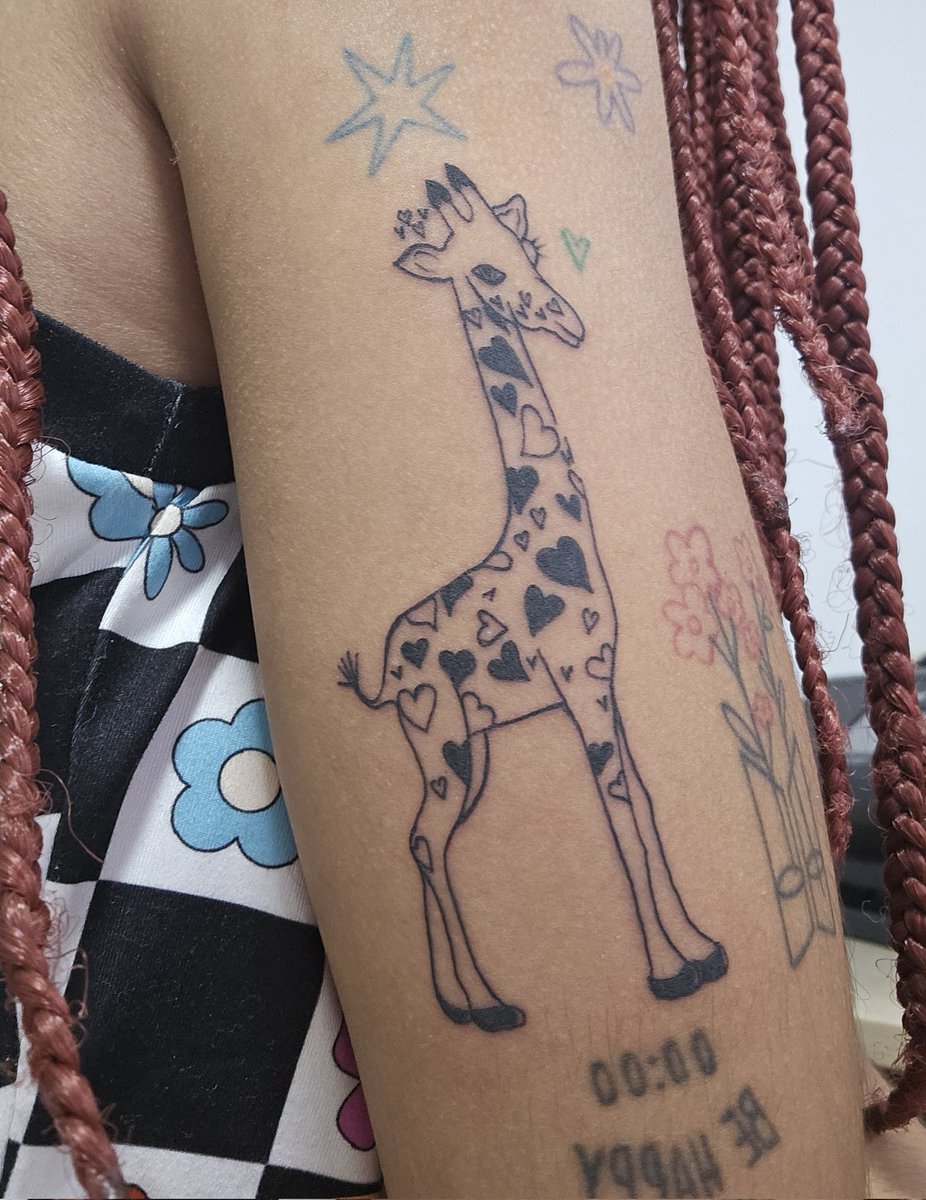 "ai que feio tatuar desenho de mutual" 

EU SENDO HORROROSA: 

<a href="/marianefechine/">ane | comms open</a> VOCÊ É FODA DEMAIS MDS TE AMO 😭😭😭😭
