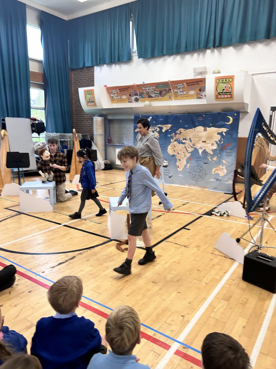 MrsGibbonOLA's tweet photo. Primary 3 and 4 were treated to a fantastic performance of @ScottishOpera ‘The Giant’s Harp’. @MrsNisbetOLA  @OLAPrimaryGlas https://t.co/V2KGXXUgjS