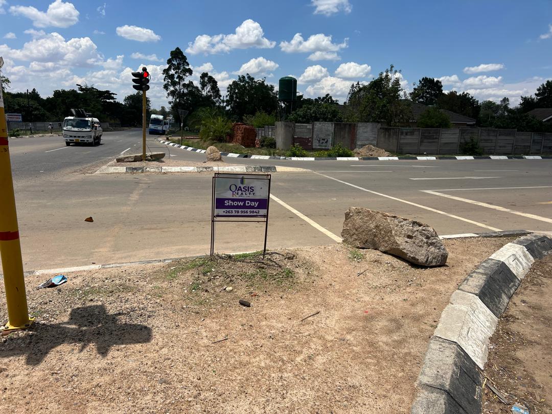 OasisRealty_zw's tweet photo. We are holding a show day today on Malvern Road. Feel free to come by! https://t.co/o4ynqpQgRz