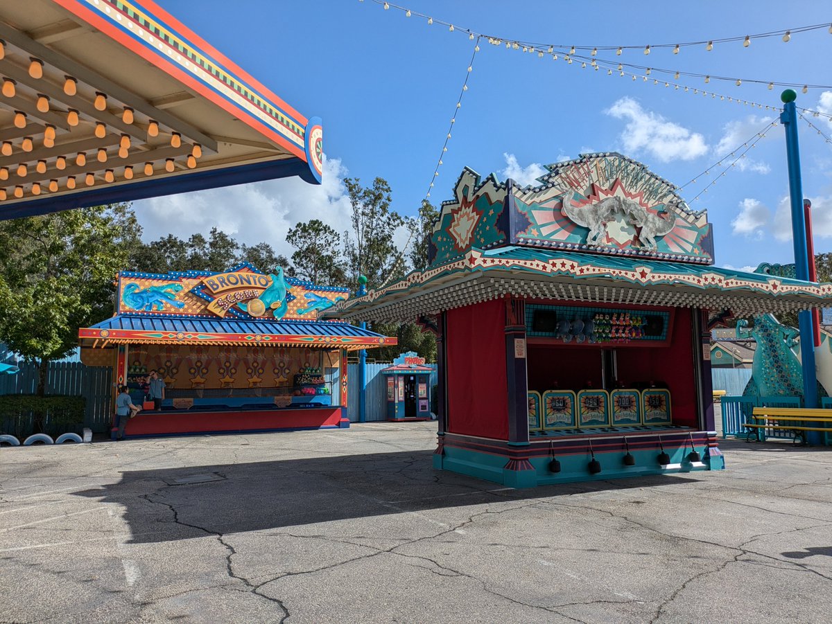 JotterParks's tweet photo. Did they already close Dinoland USA at Disney's Animal Kingdom? This place is a ghost town.👀 https://t.co/4E1H5bexpG