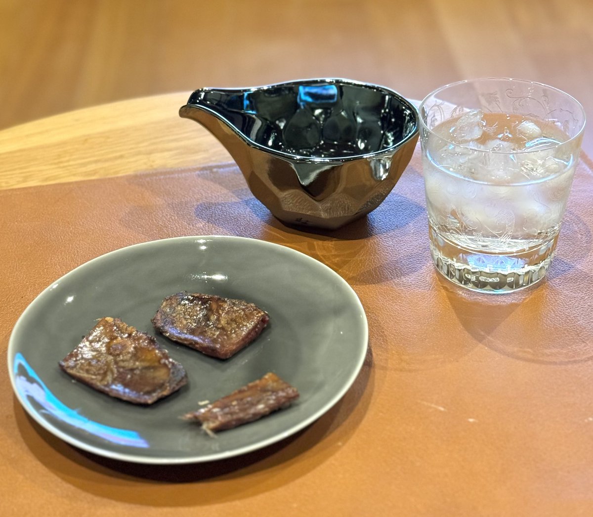 raikumakoto's tweet photo. いつものお酒のスタッフT君オススメのお酒のつまみ、「カツオの腹皮」
うん、焼酎にピッタリです。😁 https://t.co/JVqoTTcvIp