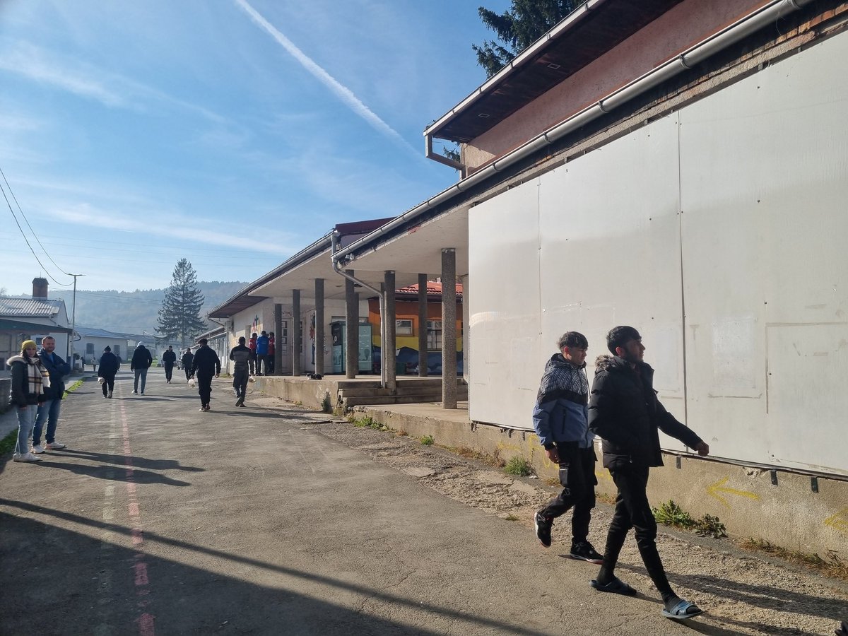 llungarotti's tweet photo. This week I was in #Blazuj the migrant transit center outside Sarajevo. Finally a new winter is coming with no queues for migrants to access the dining facility,  thanx to a recent expansion and renovation!
Our stellar @IOMBiH is doing a great job there with @spsgovba !  @eubih https://t.co/2t1ZKFa58T