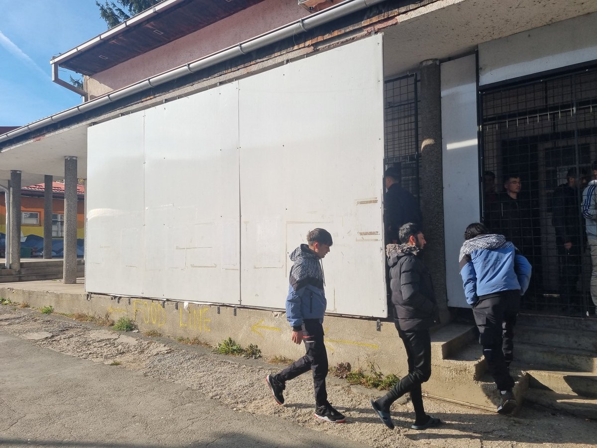 llungarotti's tweet photo. This week I was in #Blazuj the migrant transit center outside Sarajevo. Finally a new winter is coming with no queues for migrants to access the dining facility,  thanx to a recent expansion and renovation!
Our stellar @IOMBiH is doing a great job there with @spsgovba !  @eubih https://t.co/2t1ZKFa58T