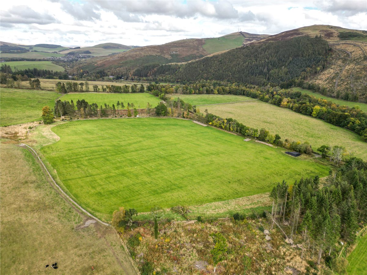 🔸𝗡𝗘𝗪 𝗧𝗢 𝗧𝗛𝗘 𝗠𝗔𝗥𝗞𝗘𝗧🔸
 
LAND AT YAIR HOME FARM, GALASHIELS, SCOTTISH BORDERS 🌱

Productive block of grassland within the Tweed Valley
 
About 63.51 Ha (156.93 Acres)
For sale as a Whole

 📲 galbraithgroup.com/property/str24…
 ☎️ 01786 434600
 📧stirling@galbraithgroup.com
