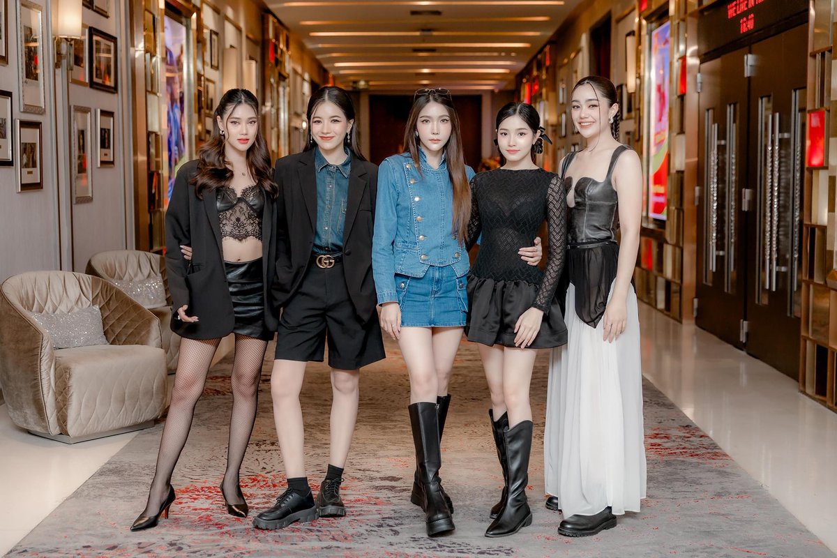 ImyourmoonUEnt's tweet photo. เก็บตกภาพบรรยากาศงาน💖
ENDPRESSO% ปณิธานหวานน้อย☕️
📍 SIAM PARAGON CINEPLEX
#กัษธิษฐาน #imyourmoontheseries
#สไปรท์เปียโน #spritepiano #thaigl #uentertainment #Imyourmoon #Uent #มี่เบลล์ #Endpressoปณิธานหวานน้อย https://t.co/VEXrusYSyU