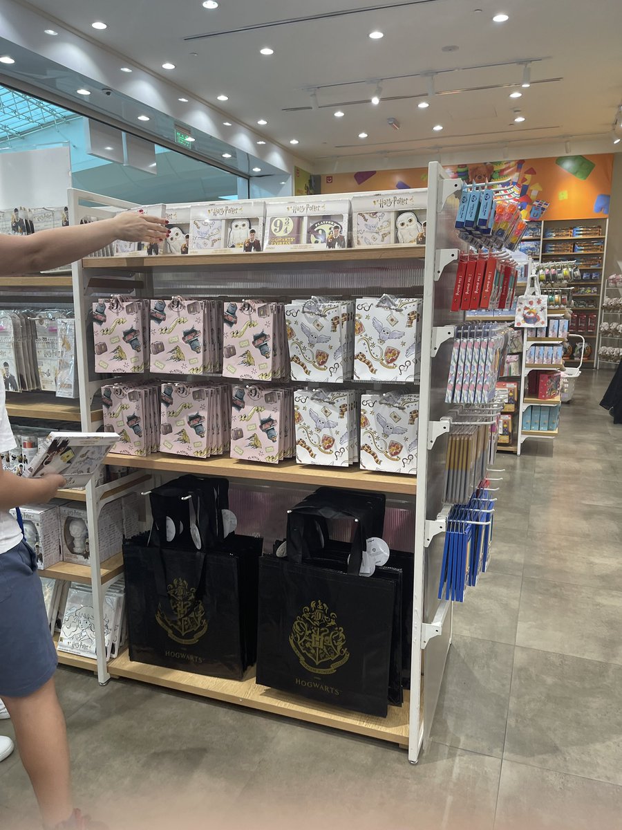 Gelombang  tu tak sampai sini, kat sini x kisah pon. Cawangan mana? Jgn ditanya. Ytjt.😝 achik x nak jadi PS. Ok bai