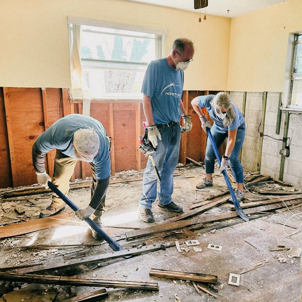 hopeforce's tweet photo. We all experience life’s storms and know the power & encouragement of those sent by God showing up. My prayer is Dylon & his family felt seen and loved knowing God hears their prayers. 🙏🏻
✍🏻 Leigh Ann Luttrell
#teamworkdreamswork #naturaldisasters #hurricanerecovery https://t.co/ECNIcG1Ylf