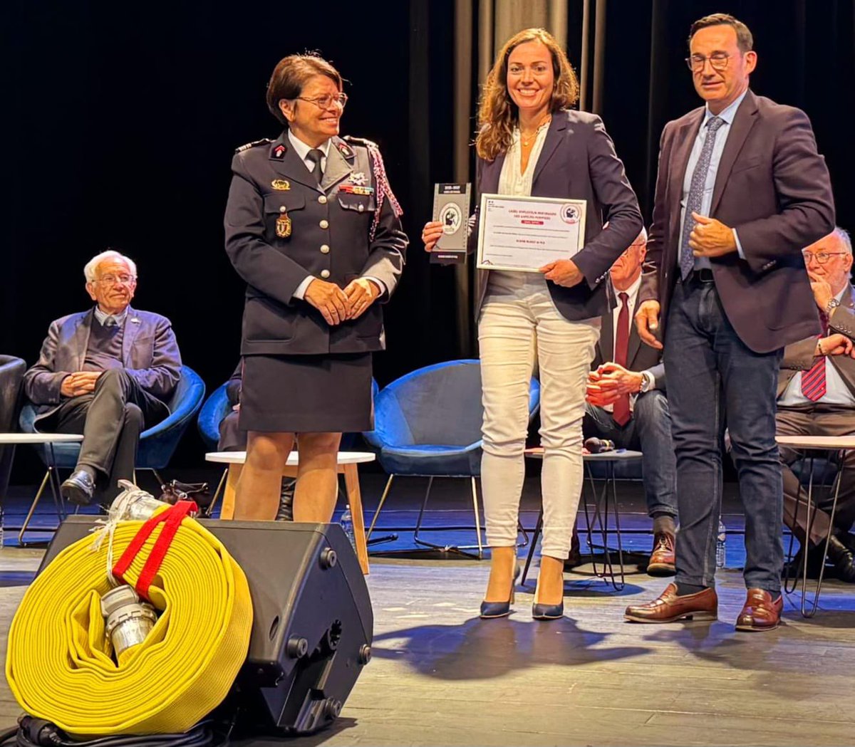 ChauvinLionel63's tweet photo. Hier à 📍Mozac, cérémonie de remise des "labels employeurs pour les Sapeurs-Pompiers" du @SDIS_63

➡️ Distinction destinée à valoriser les employeurs qui adhèrent à la démarche d’engagement citoyen des sapeurs-pompiers volontaires et s’y associent en signant une Convention 🚒 https://t.co/zAj732UZGQ