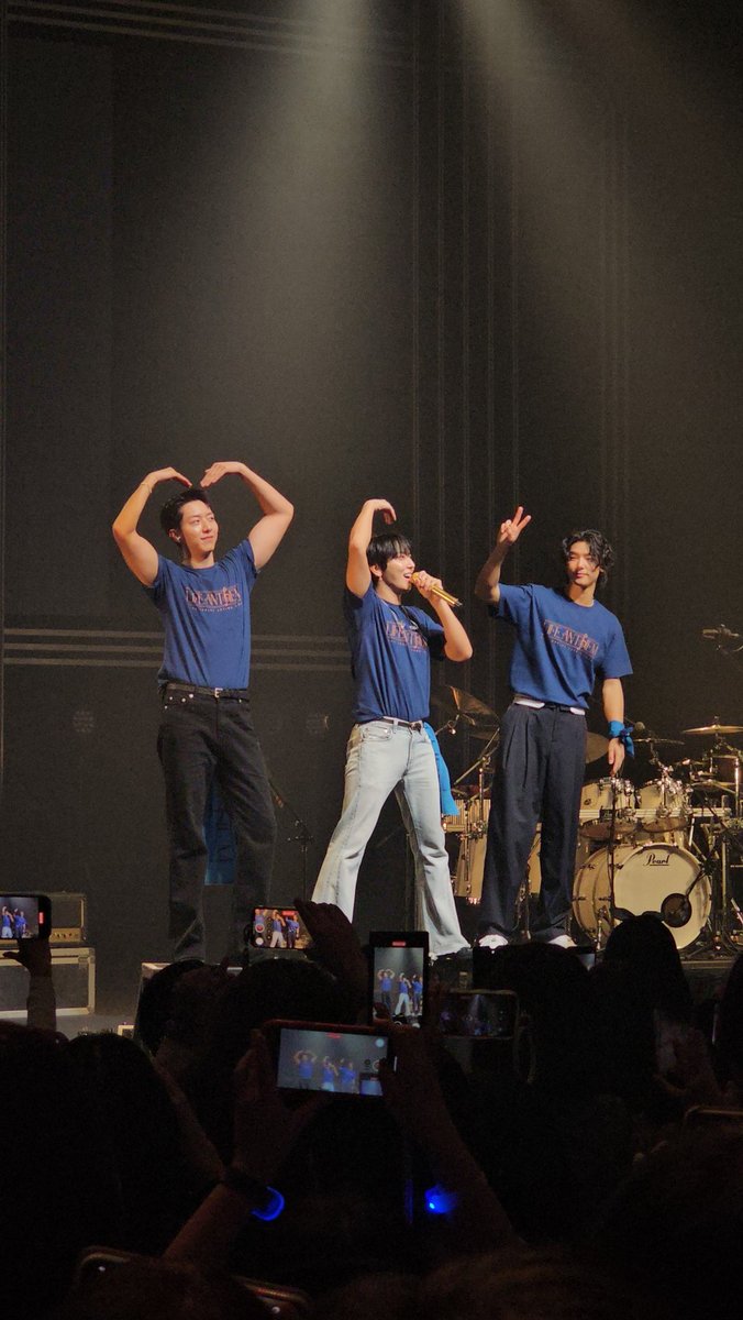 JuMJaD's tweet photo. รักพวกนายจัง 💙🩵💙🩵 #CNBLUE #LIFEANTHEM https://t.co/BZOilHjW8J