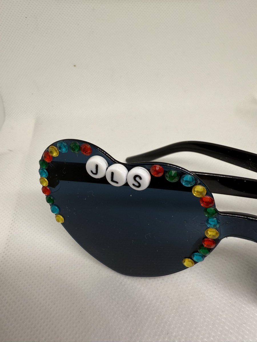 Free GIVEAWAY!

Heart this post 

RT this post 

Tag up to 4 friends 

And that’s it you’re entered 

You and 4 friends will win a pair of glasses of your choice.

#J15 

❤️💚💙💛