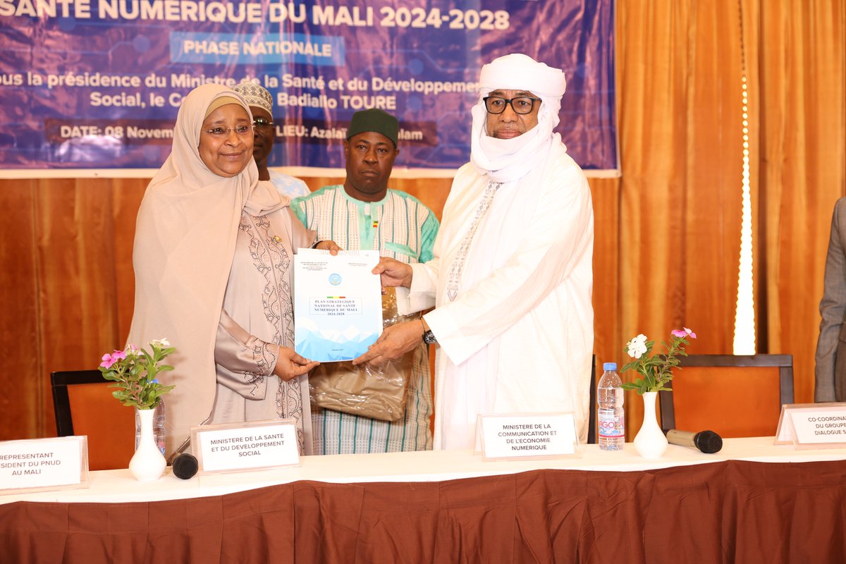 Tenue ce 08/11/24 de l’atelier du Plan Stratégique National de Santé Numérique 24-28 au🇲🇱. Co-présidé par les Ministres de la Santé et de la Communication en présence du RR du <a href="/PNUDMALI/">PNUD MALI</a> et du Groupe de Dialogue Santé,ce plan contribue à l’atteinte de la couv sanitaire universelle
