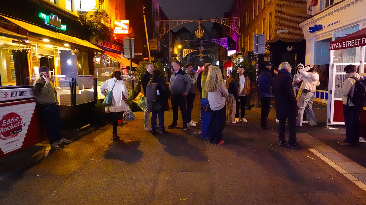 nerosunero's tweet photo. Another Night in Dublin or Dublin Last Night!
#Dublin #Photography #Streetphotography #Nghts #Cities #Books #IrishPubs #Guinness
https://t.co/1bPaD0dt3R https://t.co/t4MAj9pH0P