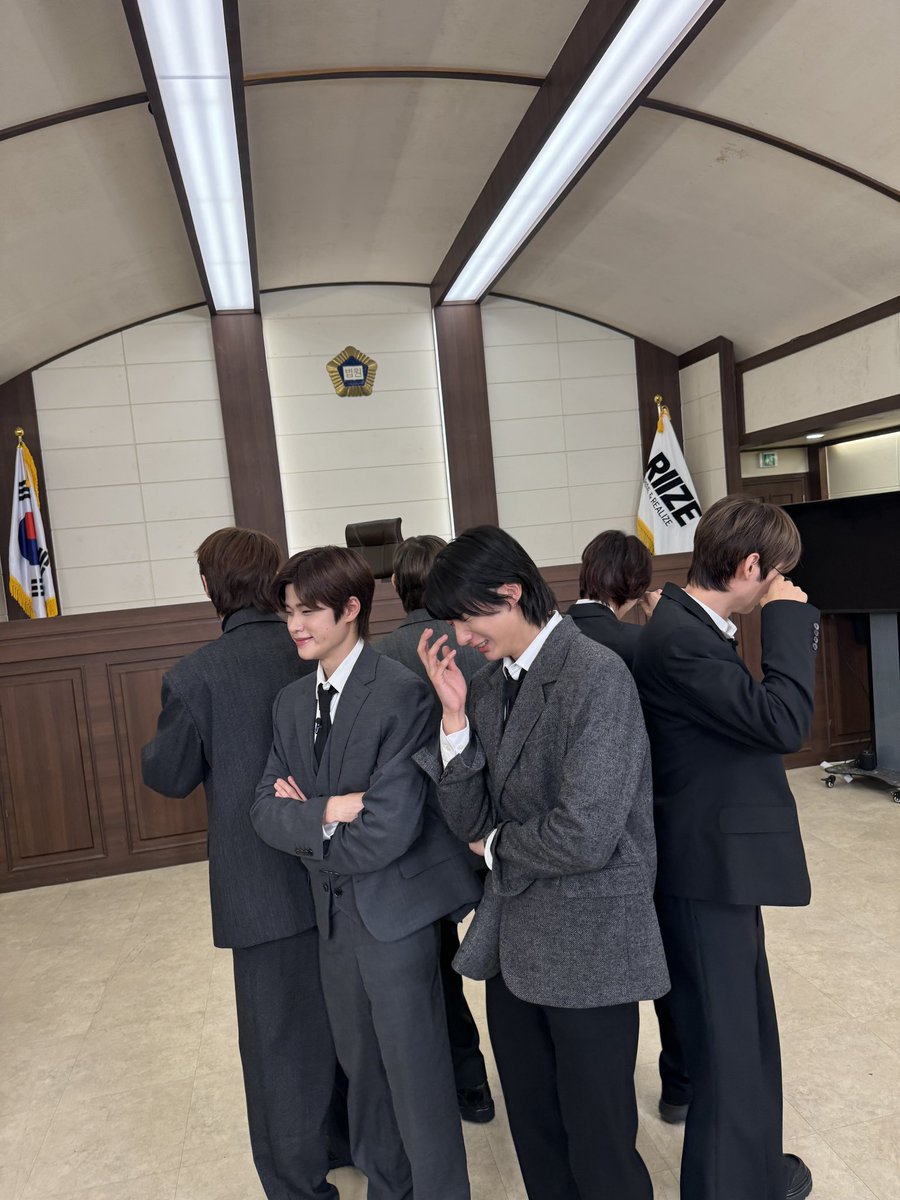 RIIZE_official's tweet photo. The RIIZE Court🧑‍⚖️

#RIIZE #라이즈
#RISEandREALIZE 
#WE_RIIZE #위라이즈 https://t.co/hTMeUdd3g8