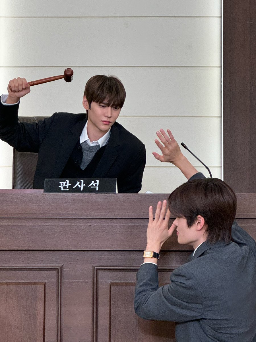 RIIZE_official's tweet photo. The RIIZE Court🧑‍⚖️

#RIIZE #라이즈
#RISEandREALIZE 
#WE_RIIZE #위라이즈 https://t.co/hTMeUdd3g8