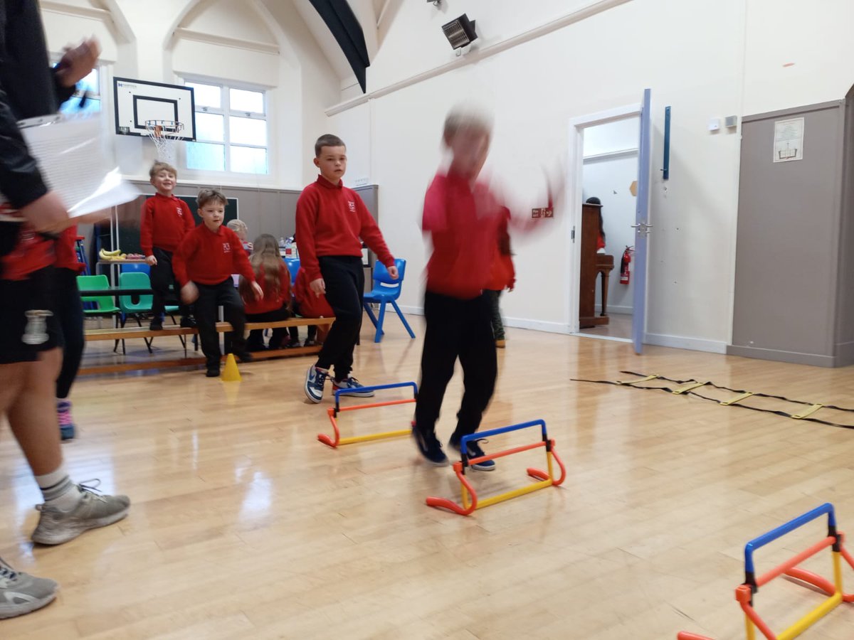 ICTFC_Community's tweet photo. 🫐🍎 Extra Time 🍎🫐

What a week for the #ScottishFAExtraTime project - fitness circuits and a healthy breakfast, all before starting the school day! 
@BishopedenS 
@BSGInbhirNis 

#ICTFC
#ICTSuppTrust
#ScotFANorth https://t.co/0gEp4N2l3N