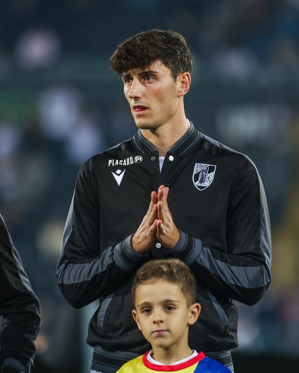 VitoriaSC1922's tweet photo. O nosso foco continua. Venha o próximo desafio!

#EspíritoDeVitória • #UECL • #VSCFKMB https://t.co/nozLmnoPTJ