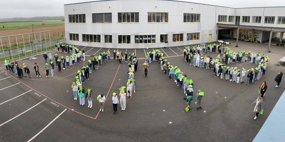 Toute la communauté éducative <a href="/CampusEduc27/">Campus Educatif Mesnil-En-Ouche - Collège</a> mobilisée ce 7/11 
👏🏻🦾🌟🟢
Affichages, informations, questionnaires, travaux de création…
Bravo à toutes les équipes engagées. 

🟢« Ton problème, c’est mon problème »

🟢#NAH #3018

<a href="/ac_normandie/">Académie de Normandie</a> @MoncadaFra <a href="/Merlin_Mikl/">MERLIN Michaël</a>