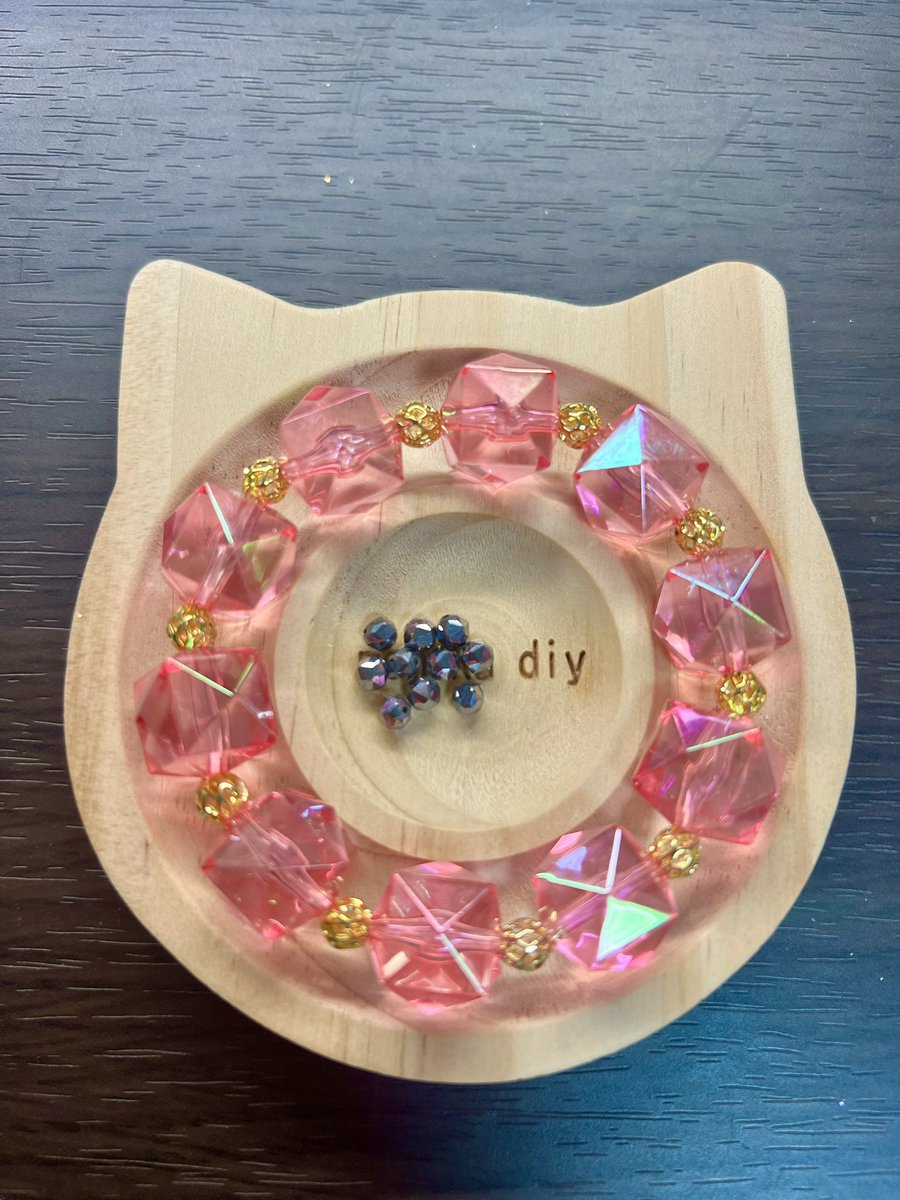 mimily_miyabi's tweet photo. 【mimi DIY】
#BABYMONSTER
カラーのブレスとリース🩷
ピンクやっぱり可愛い☺️
#DIY #rease https://t.co/ovMZPILDsy