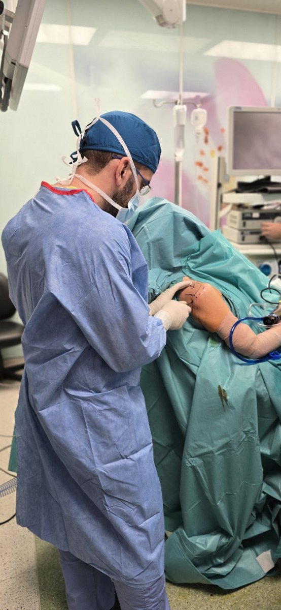 miniscocenter's tweet photo. #Shoulder surgery Friday #minisco #arthroscopy #athens #iaso #orthopedic #sports #medicine https://t.co/LV8wIz3aEK