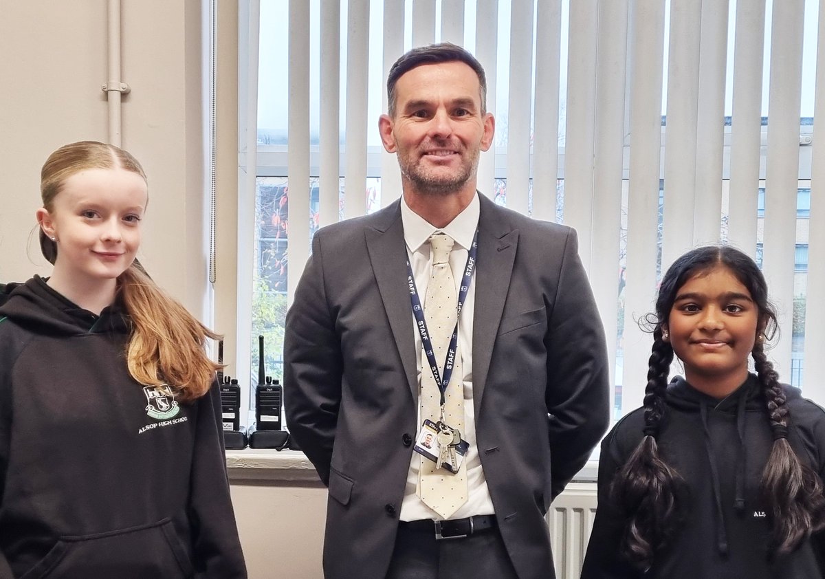 Mr Mee our New Headteacher congratulates two of our ‘Write To Fright’ house competition inspired by things that go bump in the night Winners:
Franklin:
1st Ellie S (9)
2nd Prakashna S (9)
Well done to everybody who took part! 📷📷
The house team.
