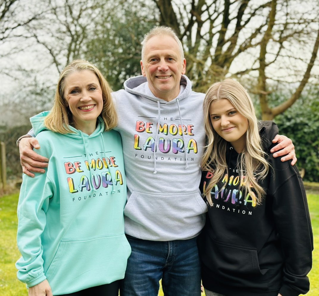 shitscaredmum's tweet image. I’m celebrating 100 @amazon reviews of #TheStarsWillStillBeThere &amp;amp; 5 lovely ⭐️ with some Friday fun

Win a signed book + hoodie (in your colour/size) + tote bag

Just like &amp;amp; retweet this post &amp;amp; we’ll choose a winner on 10/11

Reviews mean the 🌎 thank you

amzn.eu/d/c7WbWCr